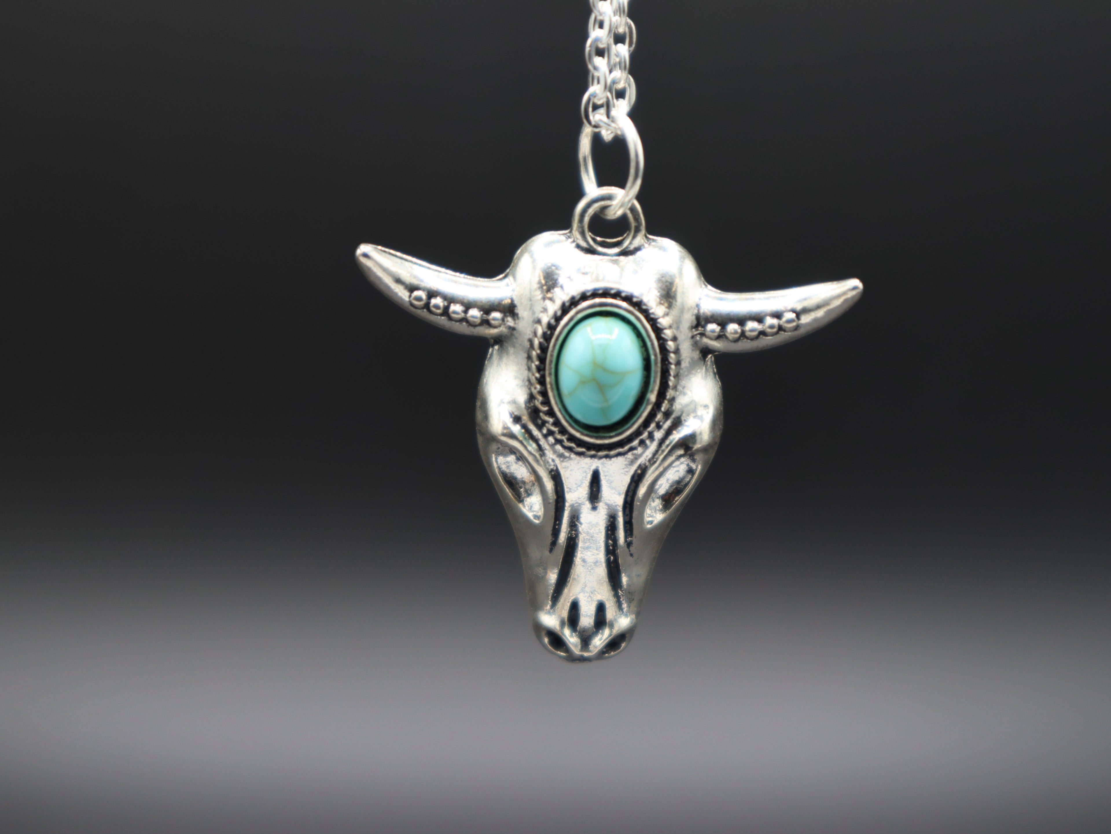 Western Cow/Bull Skull Horn Necklace
