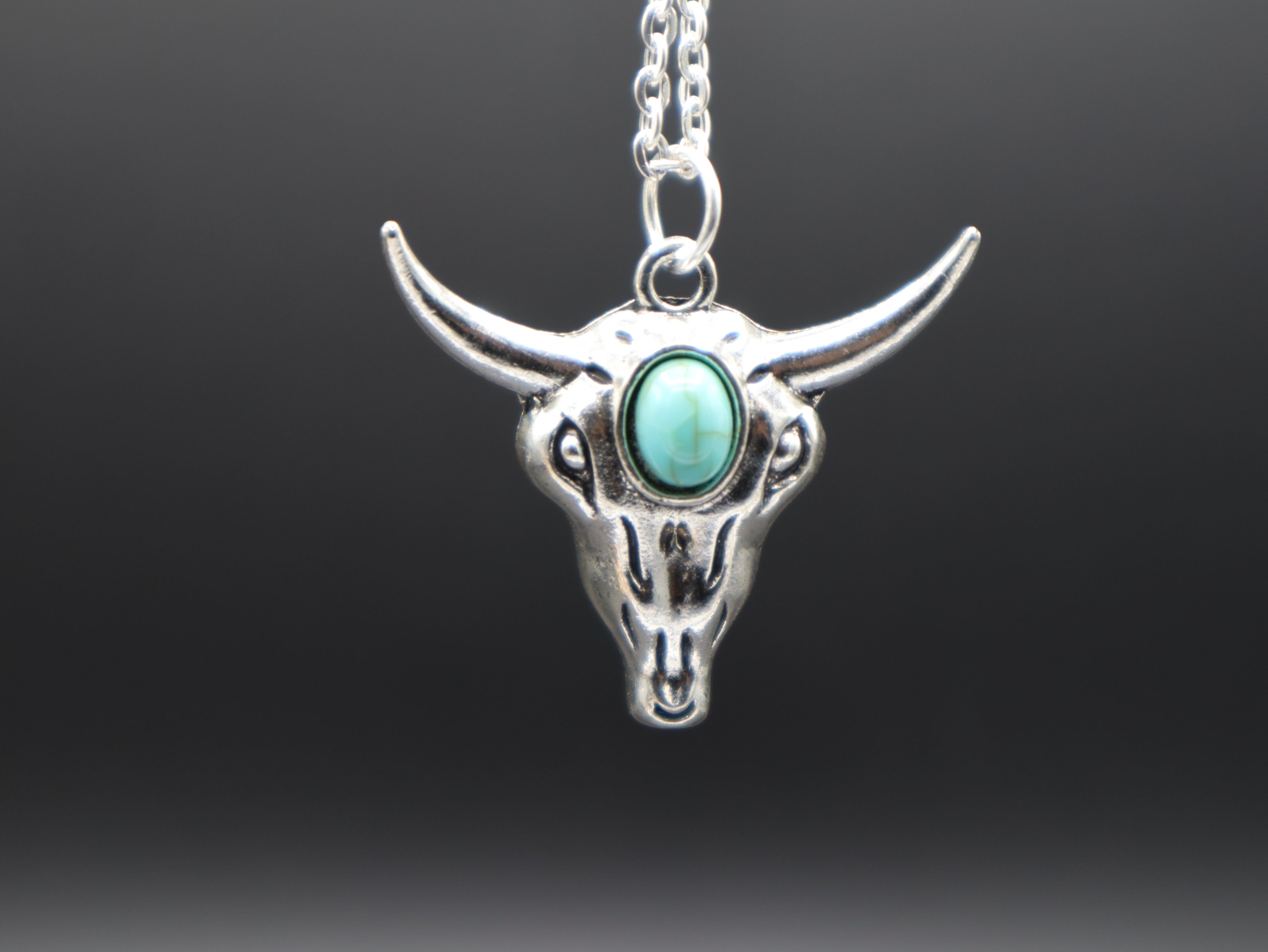 Western Cow/Bull Skull Horn Necklace