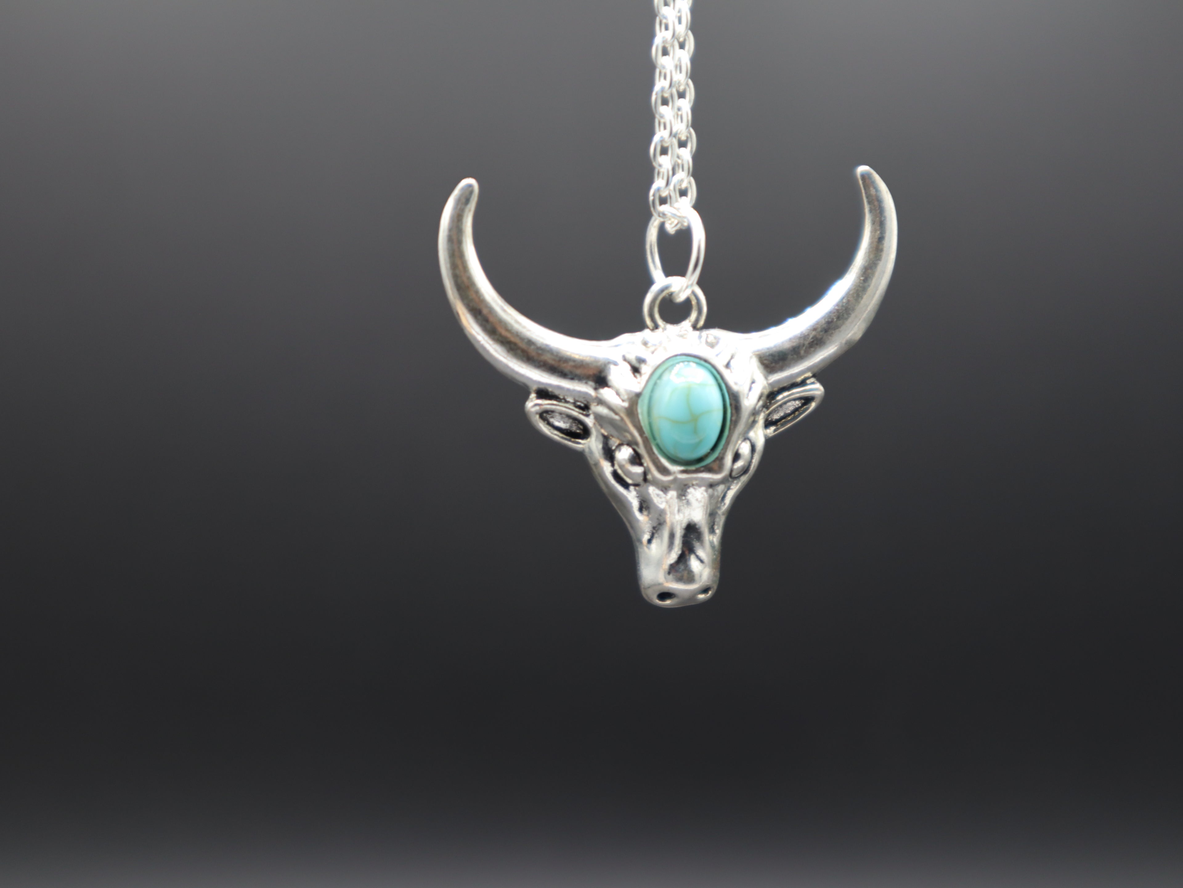 Western Cow/Bull Skull Horn Necklace