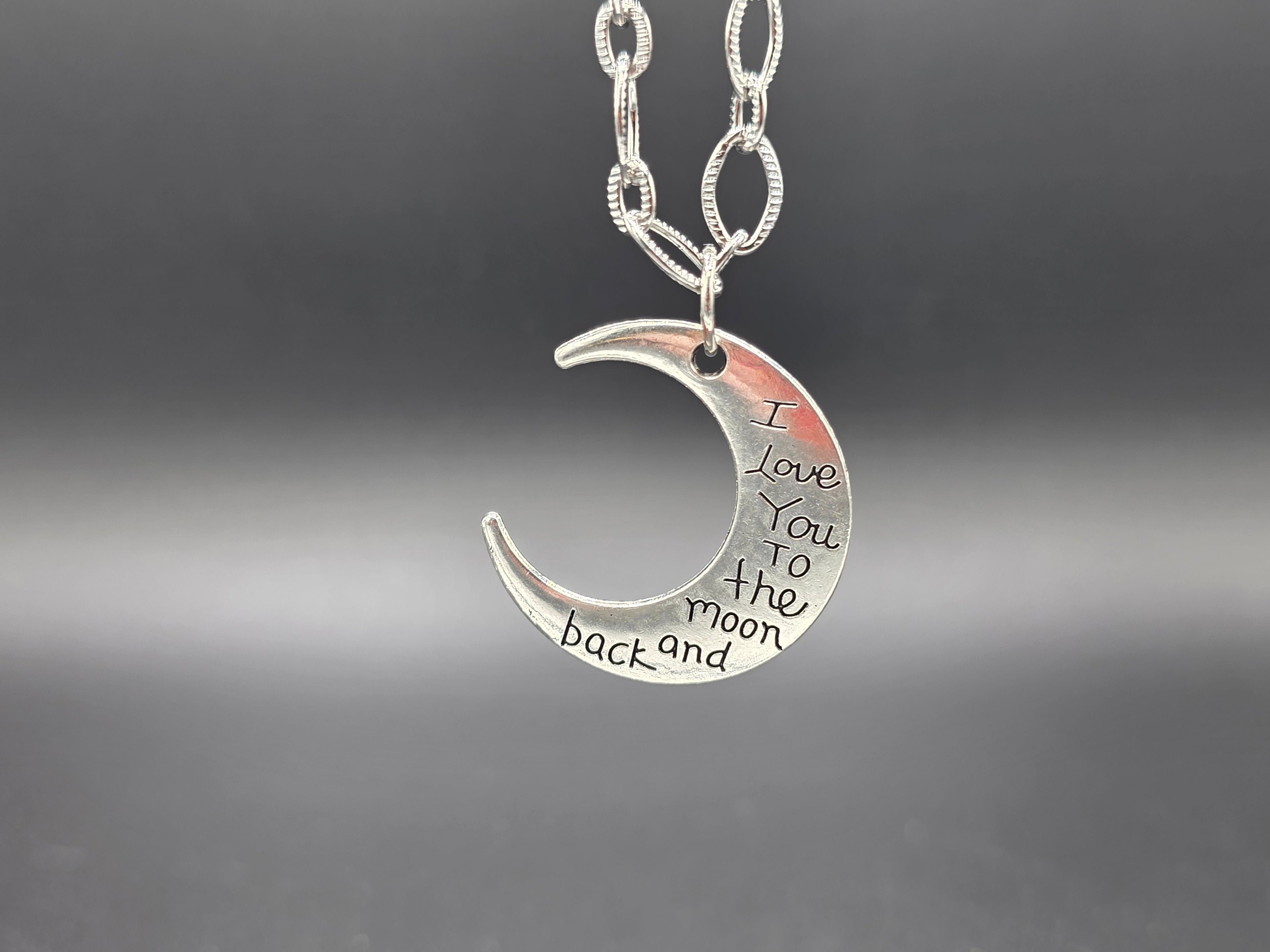 Pendant Necklaces on Rhombic Chains