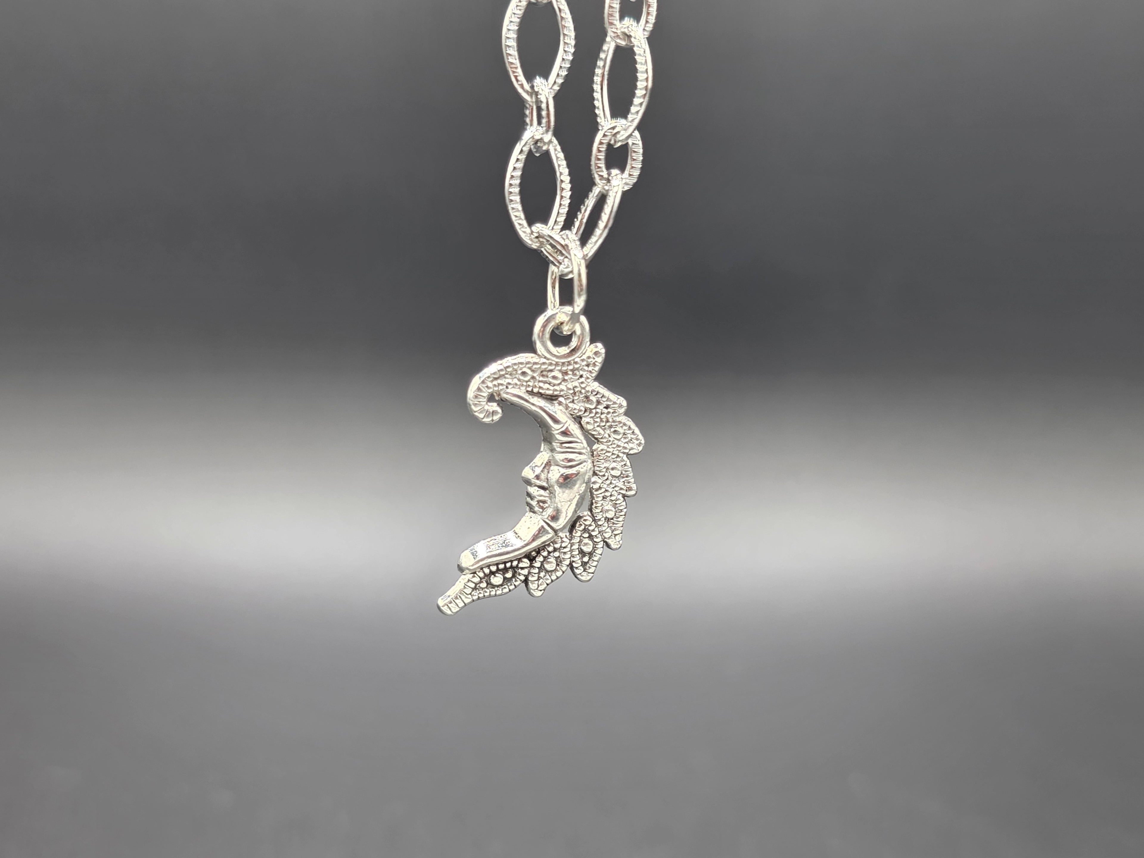 Pendant Necklaces on Rhombic Chains